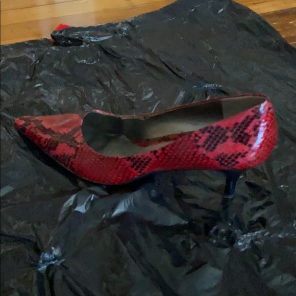 Shoes - Picture 2 of 4